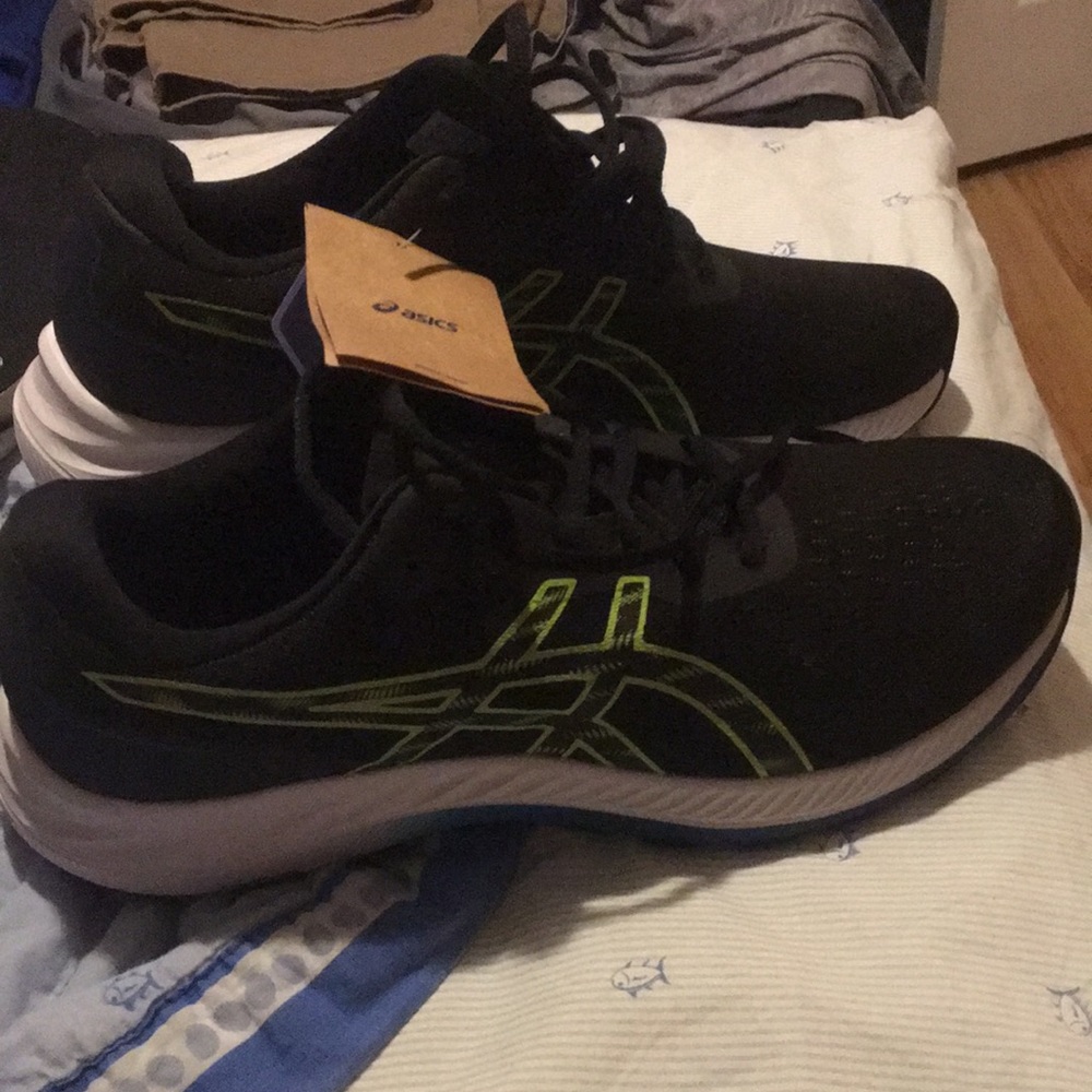 Brand new ASICS gel-excite 9 running shoes